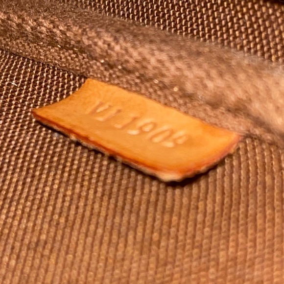 LOUIS VUITTON Pochette Accessoires Monogram Canvas Vintage Shoulder Bag w/ Chain - Picture 13 of 16